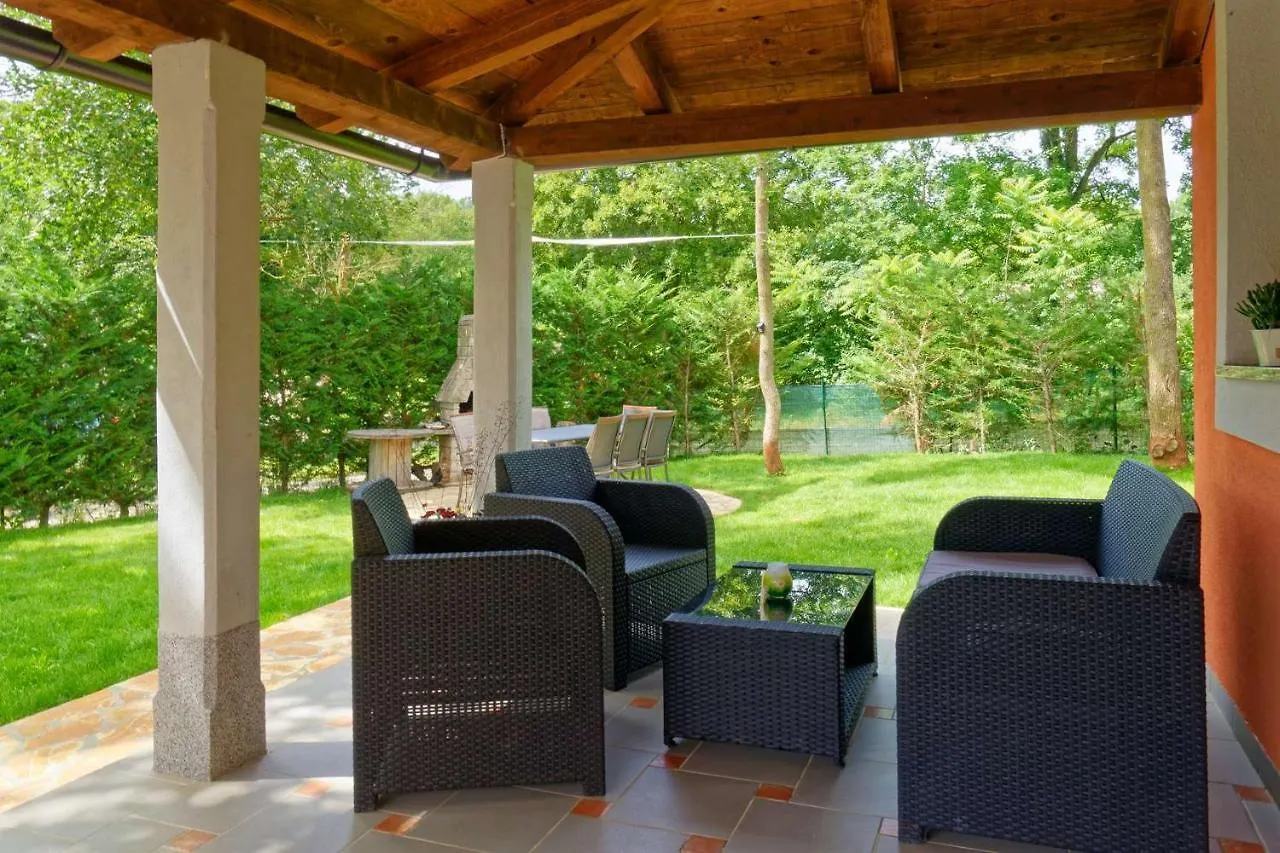 Holiday Homes Sunny Twins By Rent Istria Грожнян