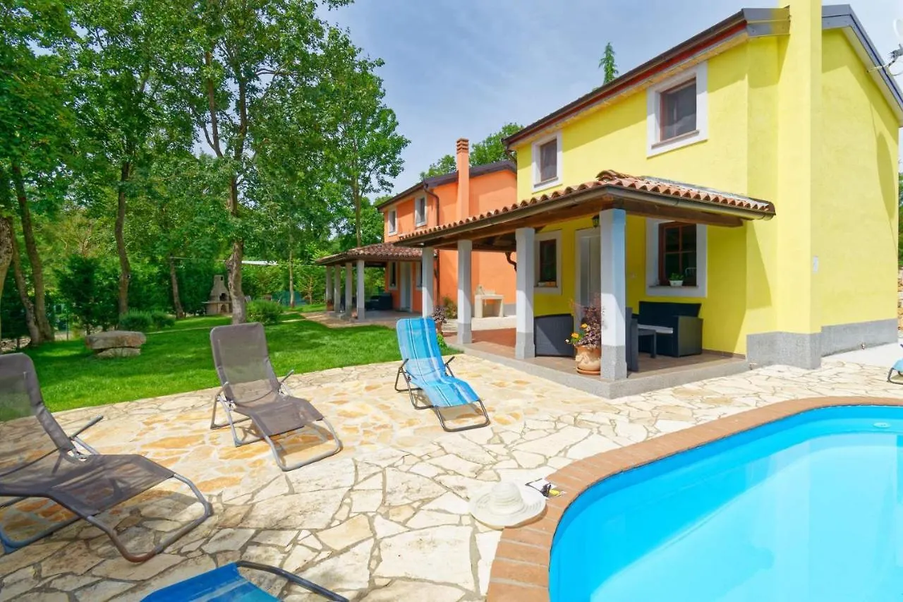 Holiday Homes Sunny Twins By Rent Istria Грожнян