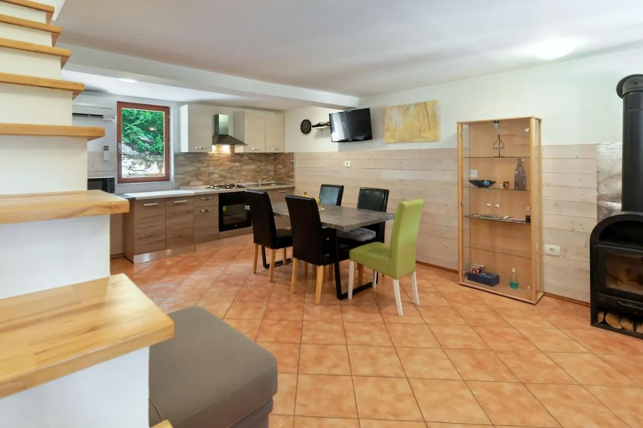 Holiday Homes Sunny Twins By Rent Istria Грожнян