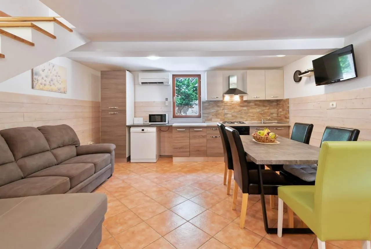 Holiday Homes Sunny Twins By Rent Istria Грожнян